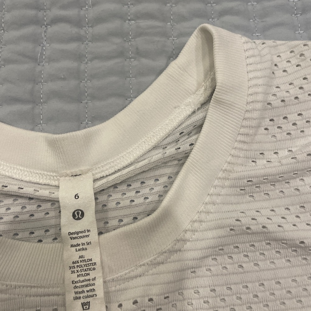 Lululemon Women's Mesh Breeze By Size 6 - White Short Sleeve